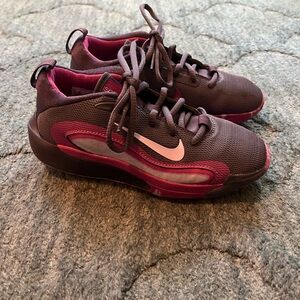Nike IsoFly purple basketball shoes Size 2.5
